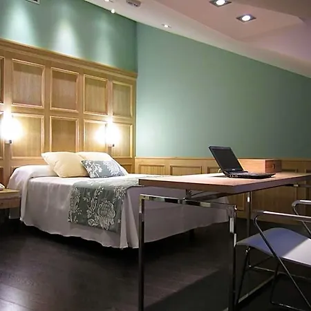 Hotel Via Gotica 3*