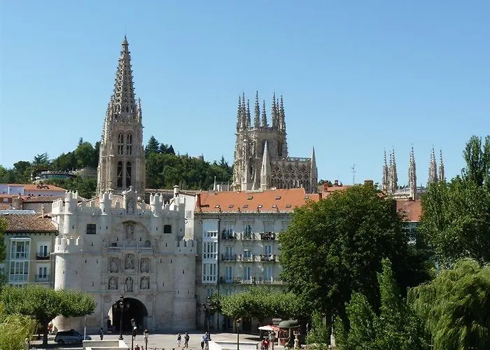 Отель Via Gotica 3*